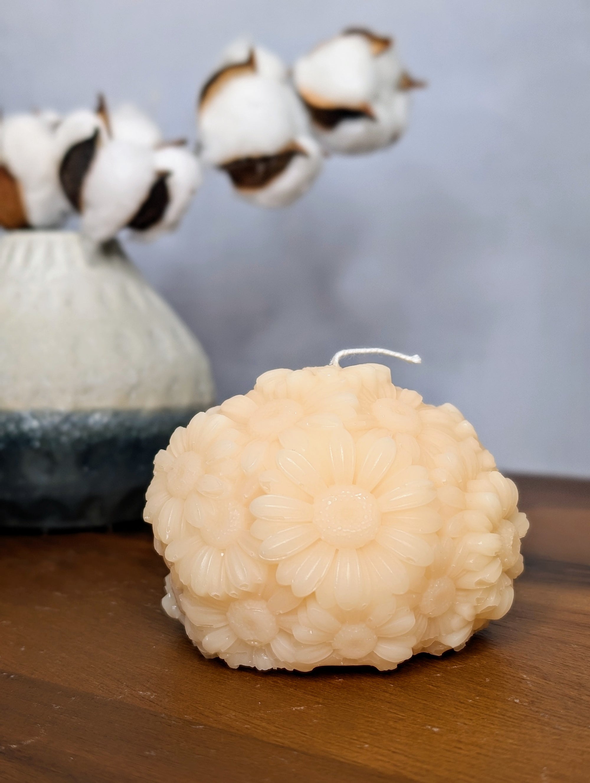 Daisy Ball Candle
