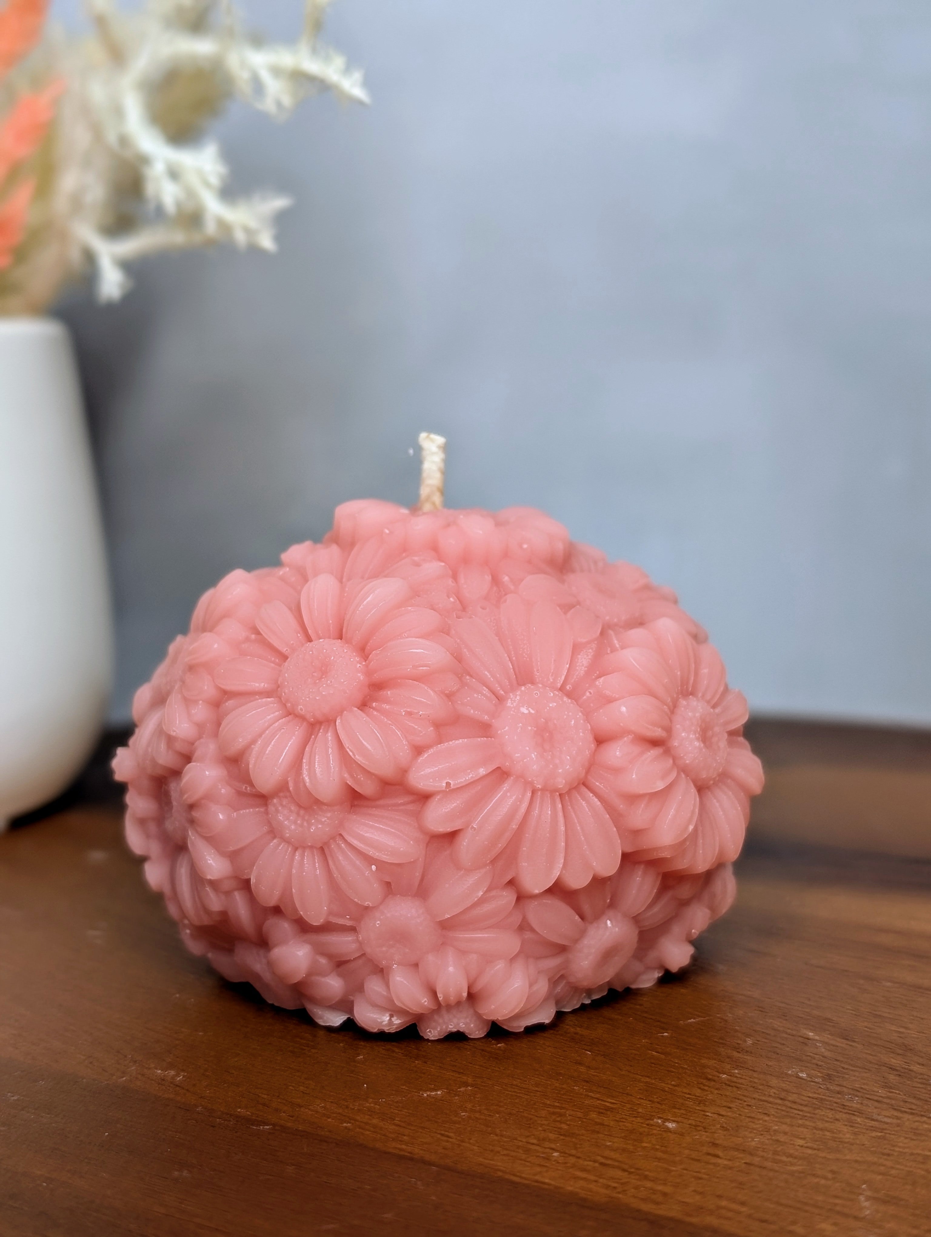 Daisy Ball Candle