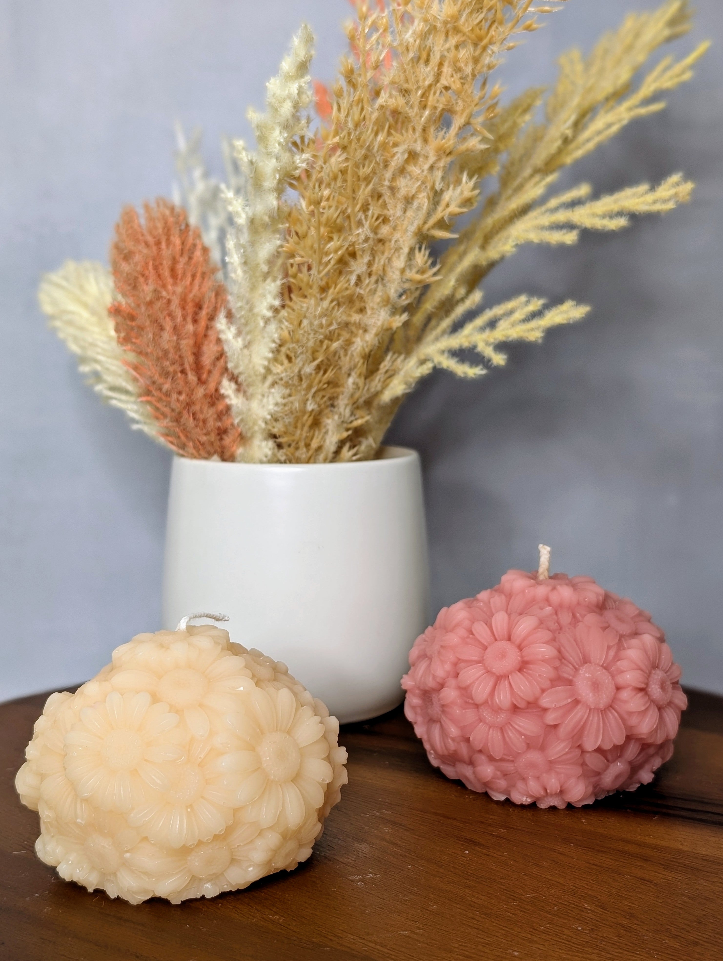 Daisy Ball Candle