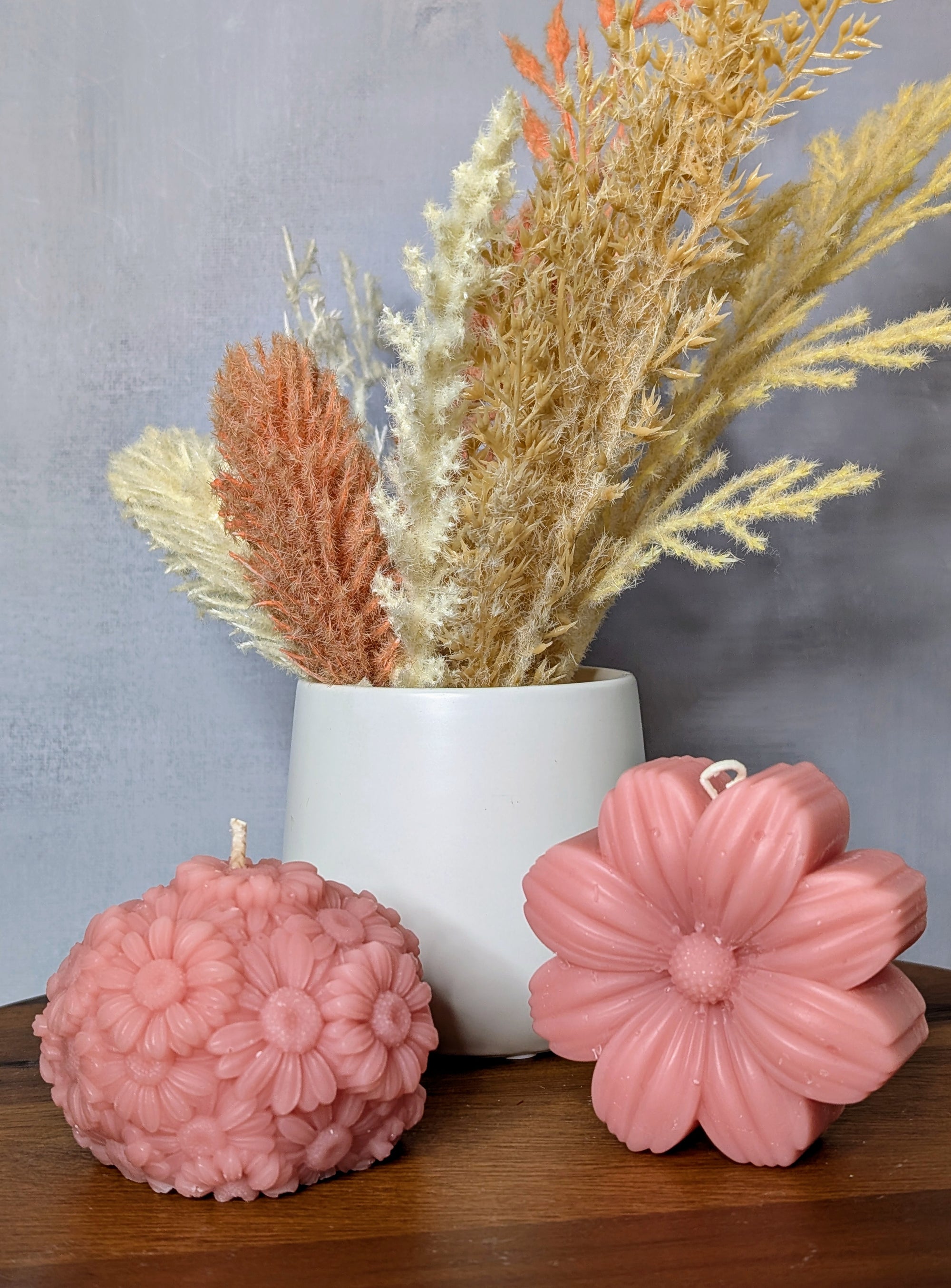 Daisy Ball Candle