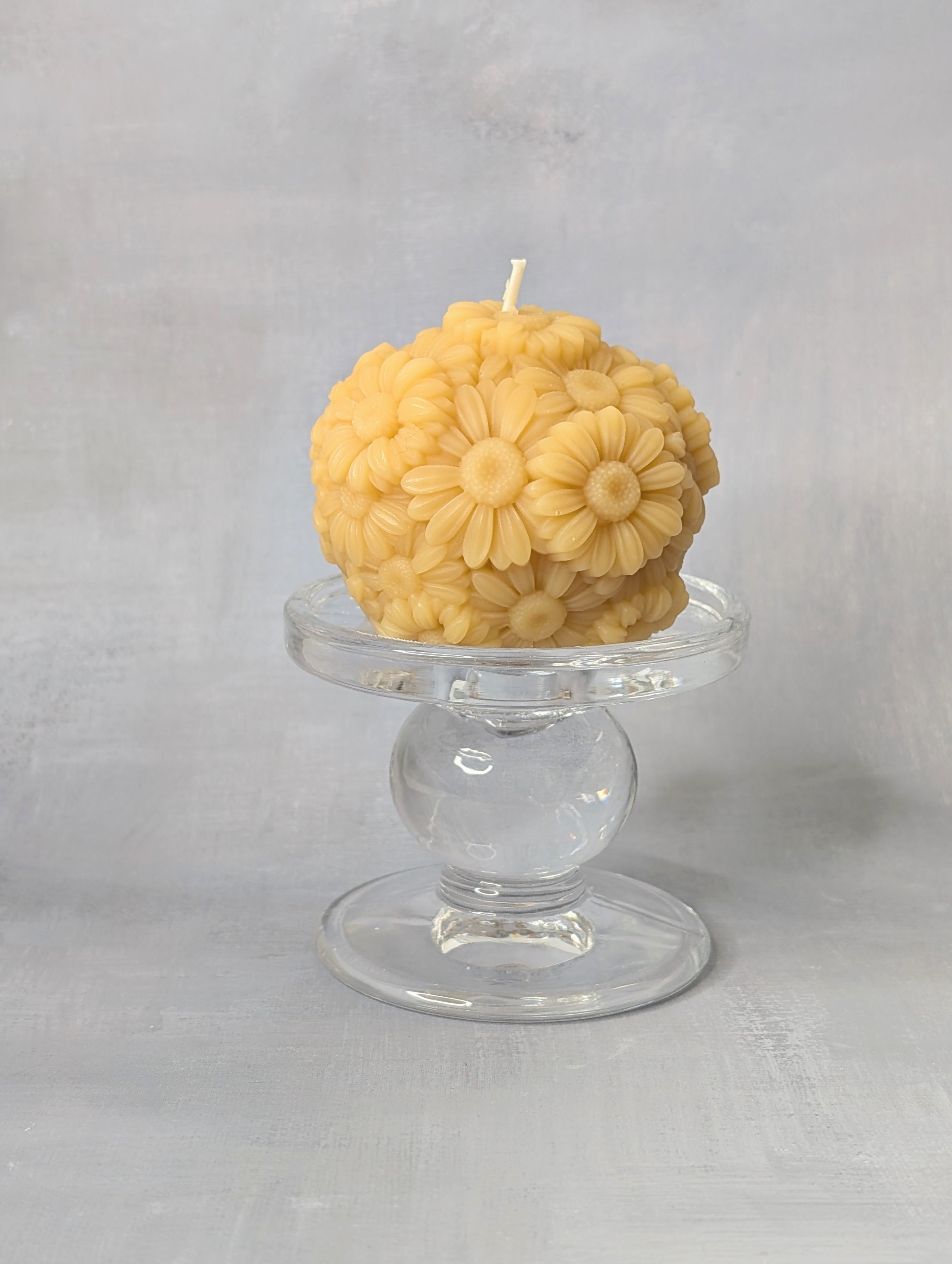 Daisy Ball Candle
